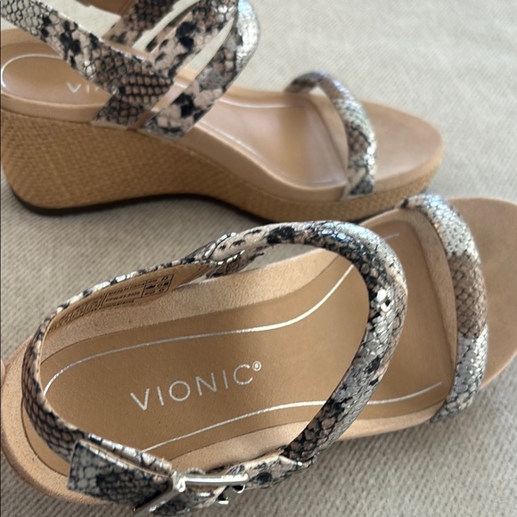 Vionic Sandals - Picture 3 of 9